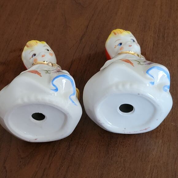 Vintage Hull Little Red Riding Hood 5 1/4" Large Salt & Pepper Ceramic Shakers - Picture 9 of 10